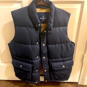 Mens Old Navy puffer vest. (Medium)